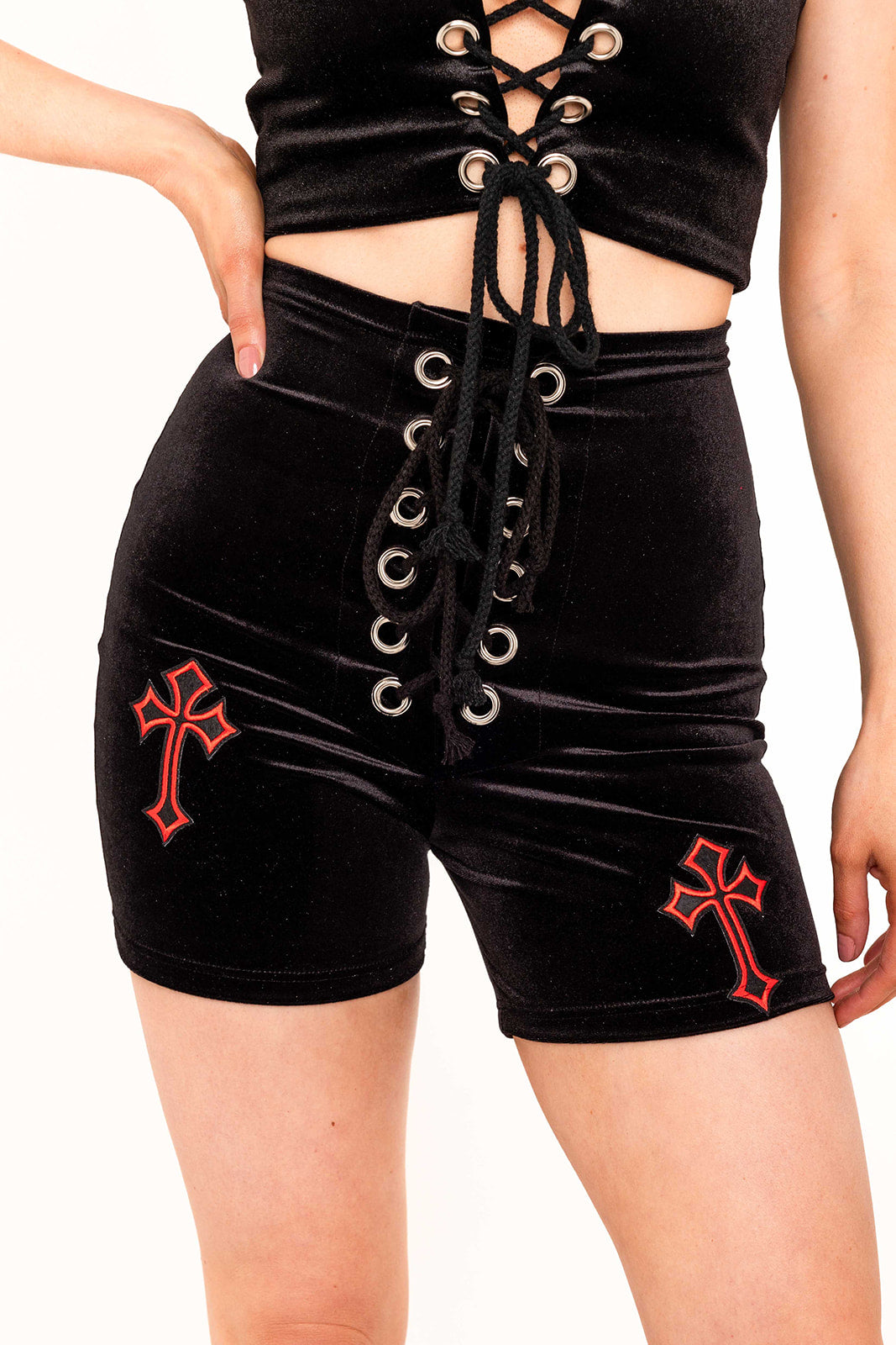 Buffy Shorts in Black / Red