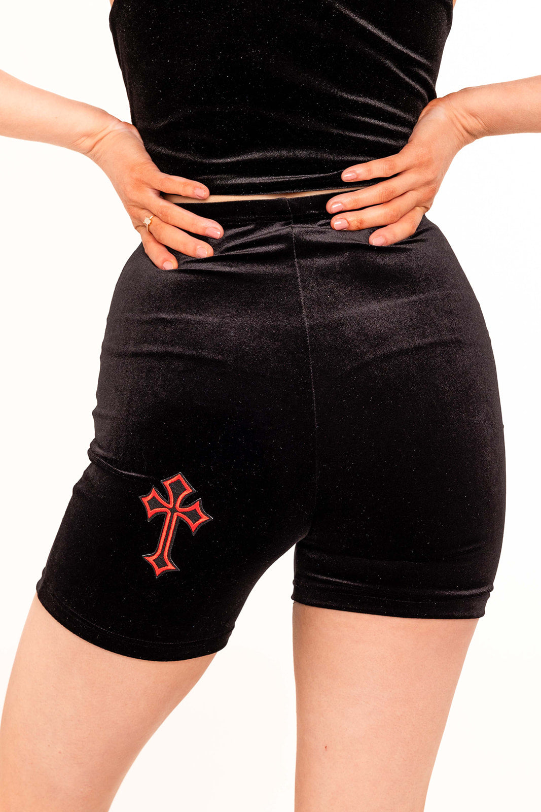 Buffy Shorts in Black / Red
