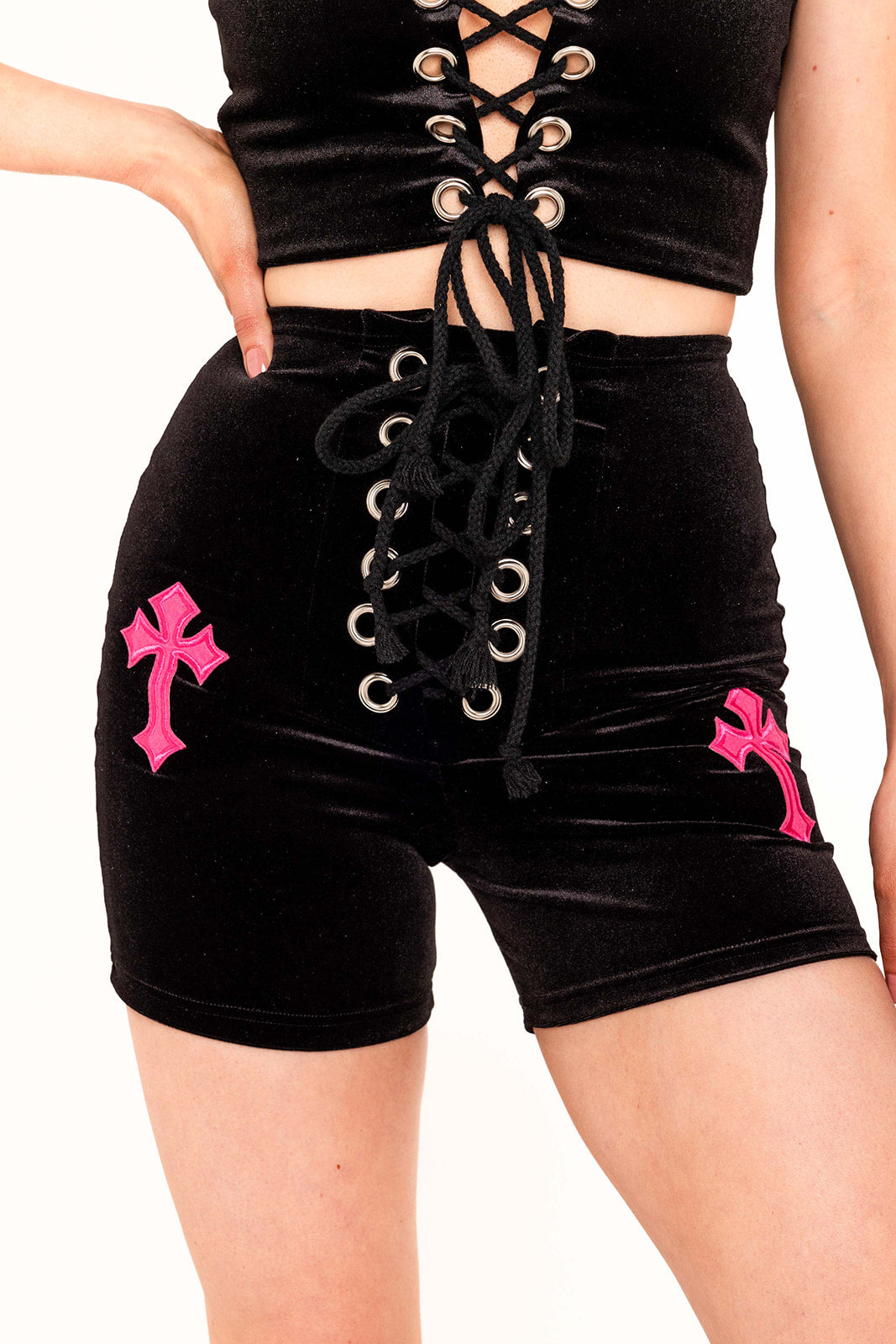Buffy Shorts in Black / Pink