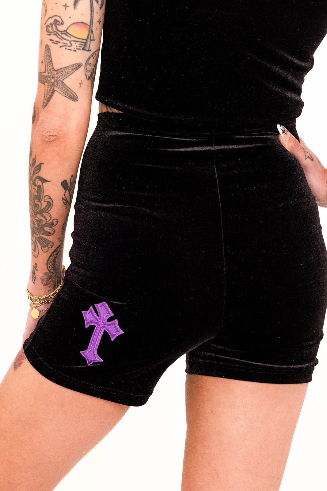 Buffy Shorts in Black / Purple