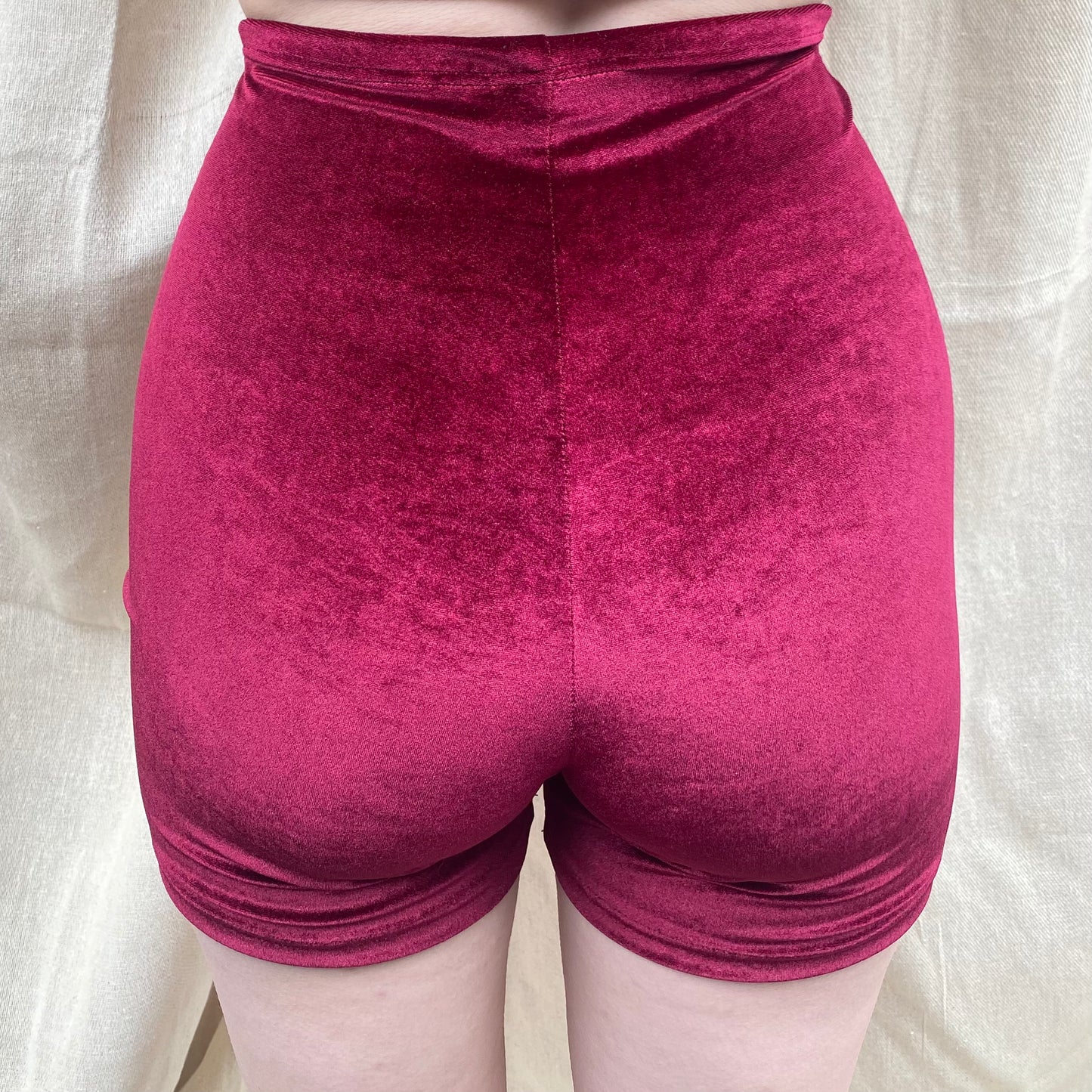 Stevie Shorts in Wine