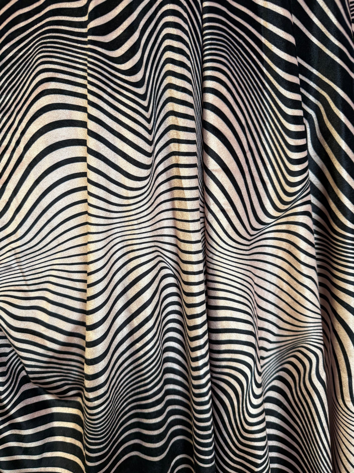 EXCLUSIVE - Trippy stripe