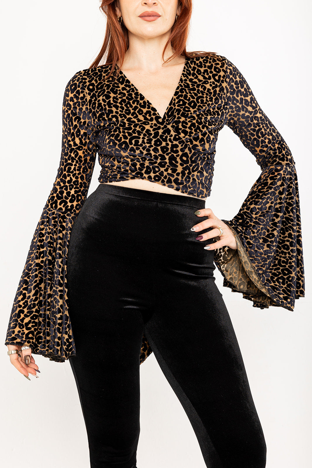 Bell sleeve wrap top - EXCLUSIVE - Leopard burn-out - Black / Nude