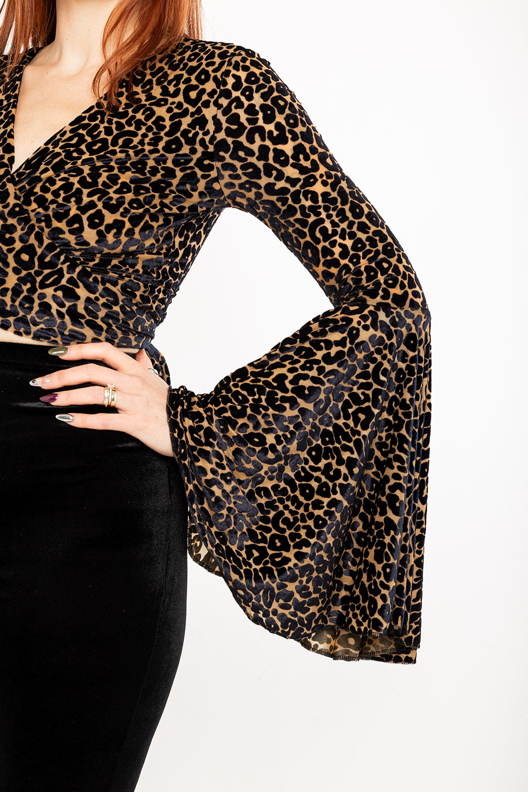 Bell sleeve wrap top - EXCLUSIVE - Leopard burn-out - Black / Nude