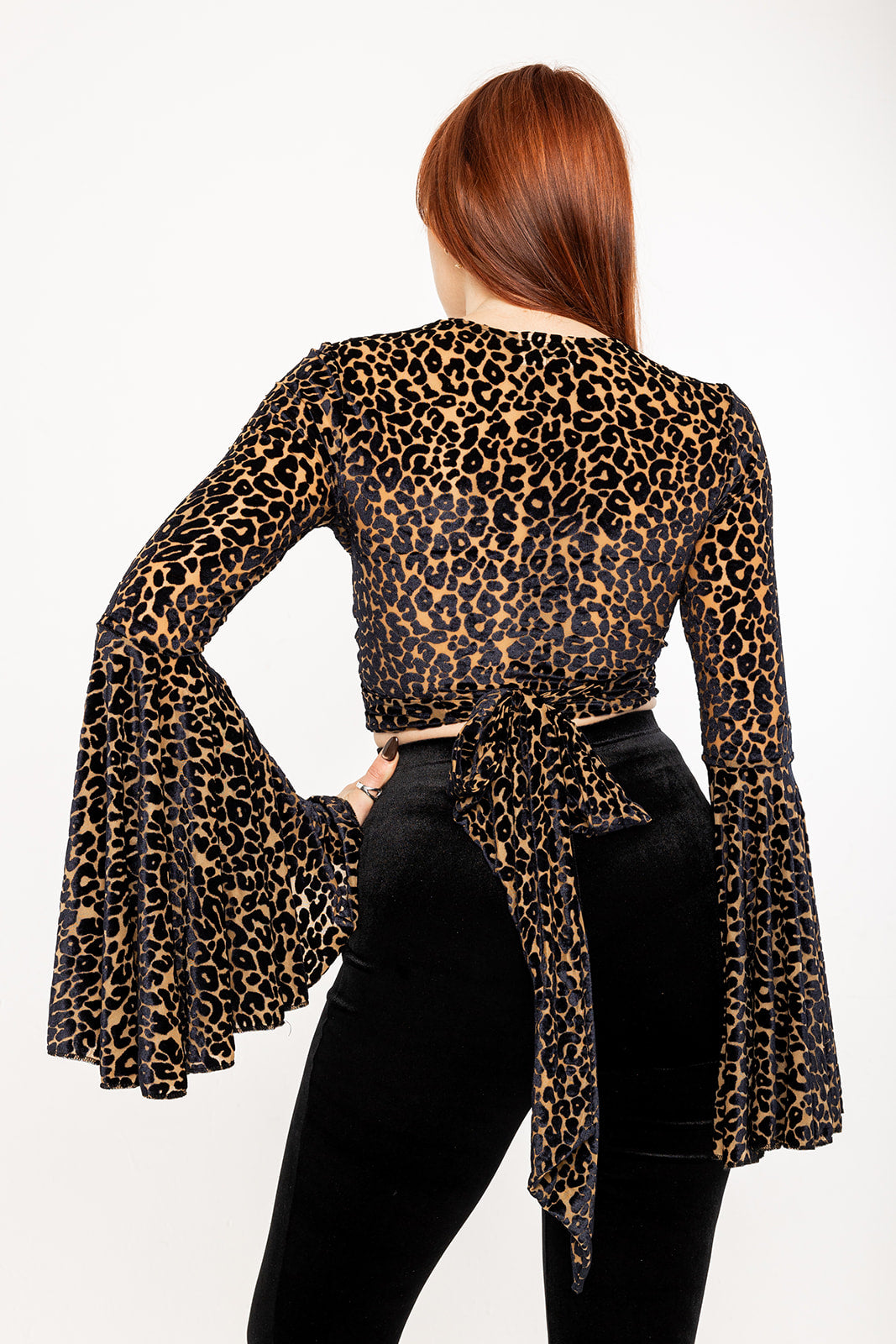 Bell sleeve wrap top - EXCLUSIVE - Leopard burn-out - Black / Nude