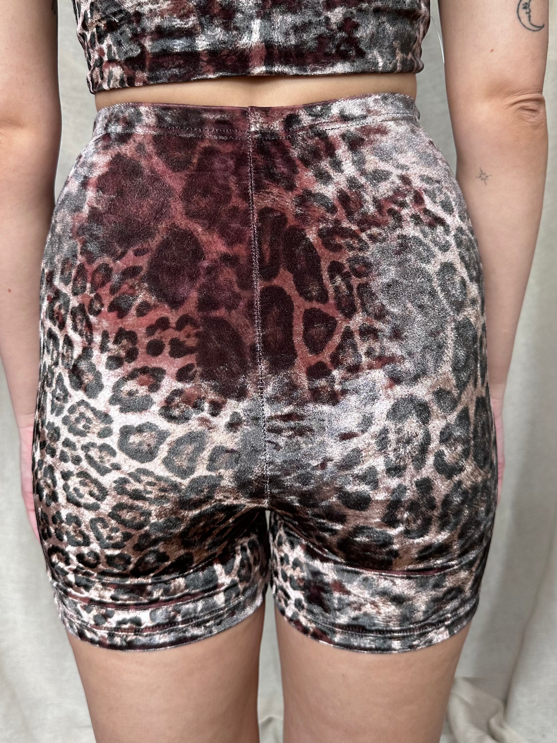 Stevie Shorts in Crushed Velvet Dusky Pink Leopard