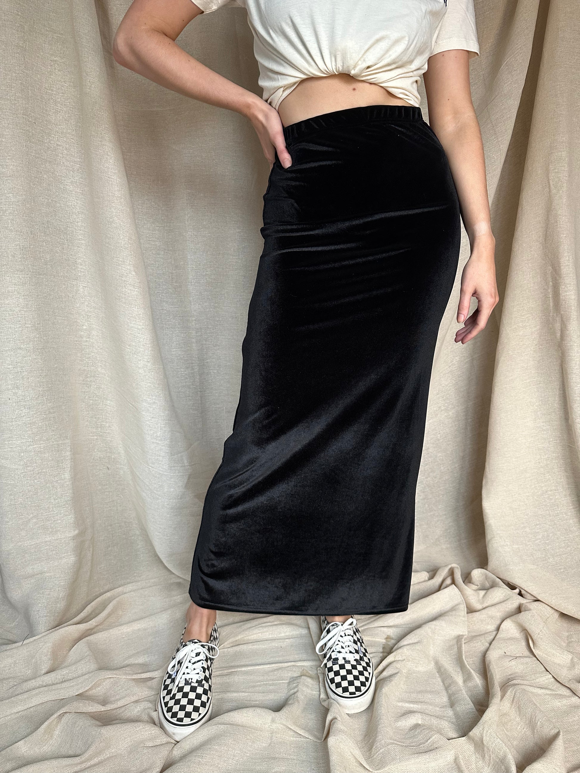 Maxi long sales black velvet skirt